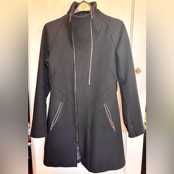 Women's Black Zippered Jacket - Picture 1 of 5